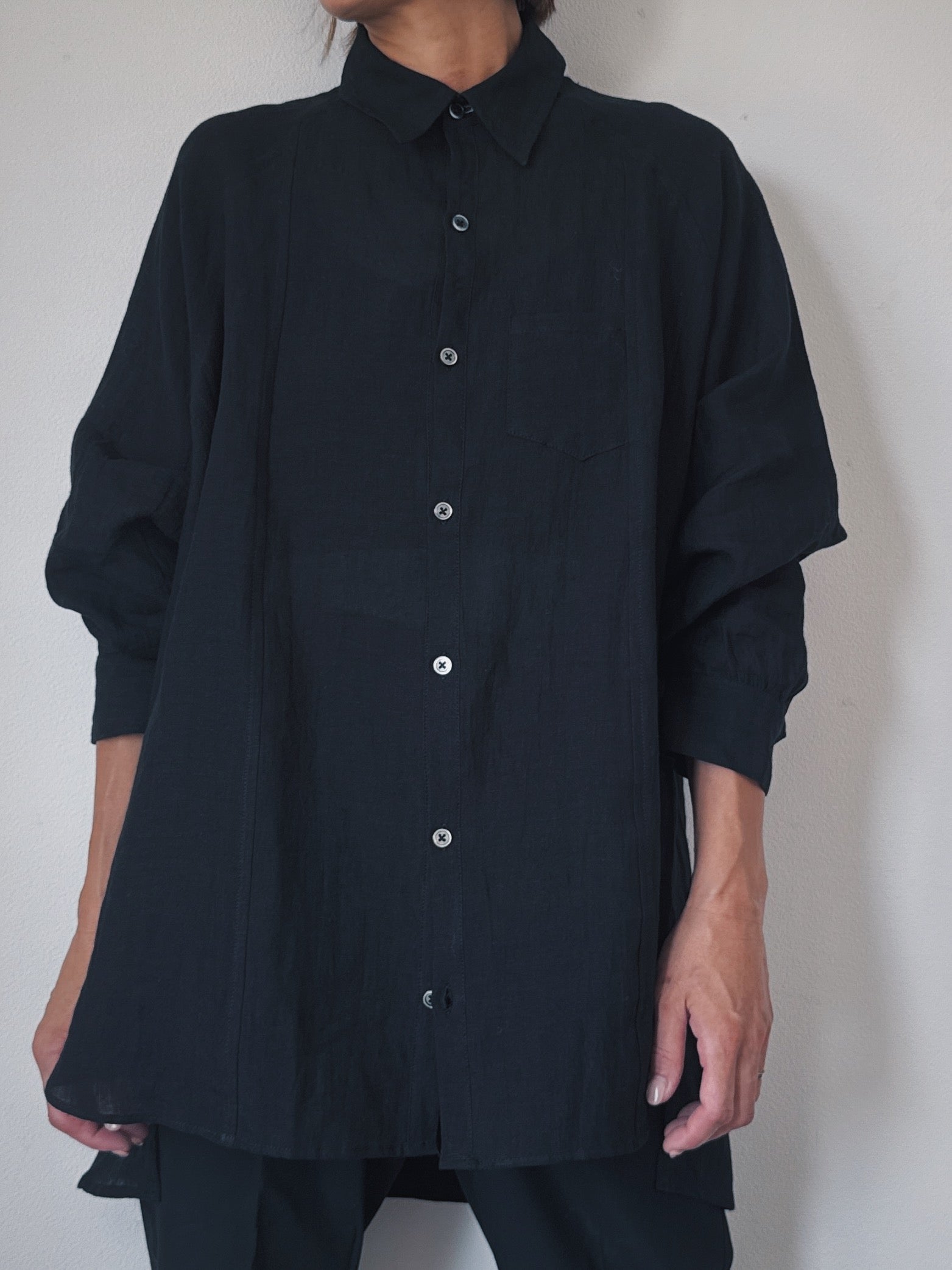 Linen shirts / BLACK