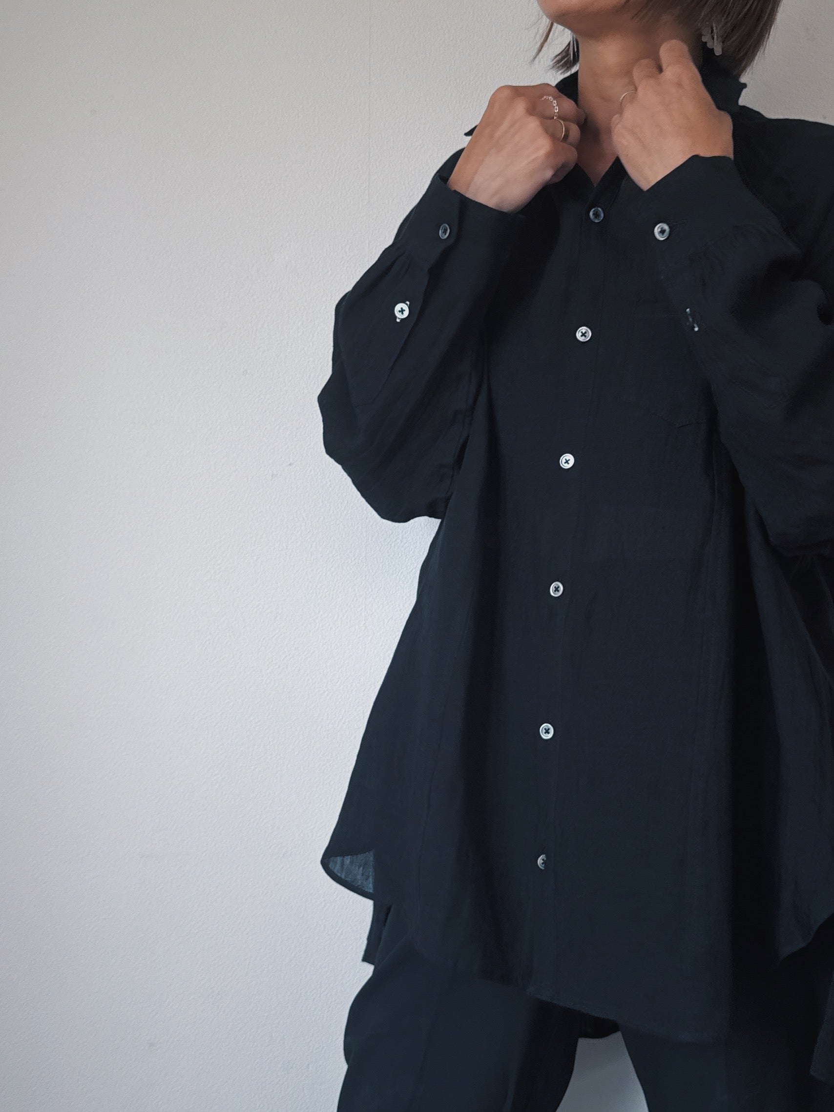 Linen shirts / BLACK