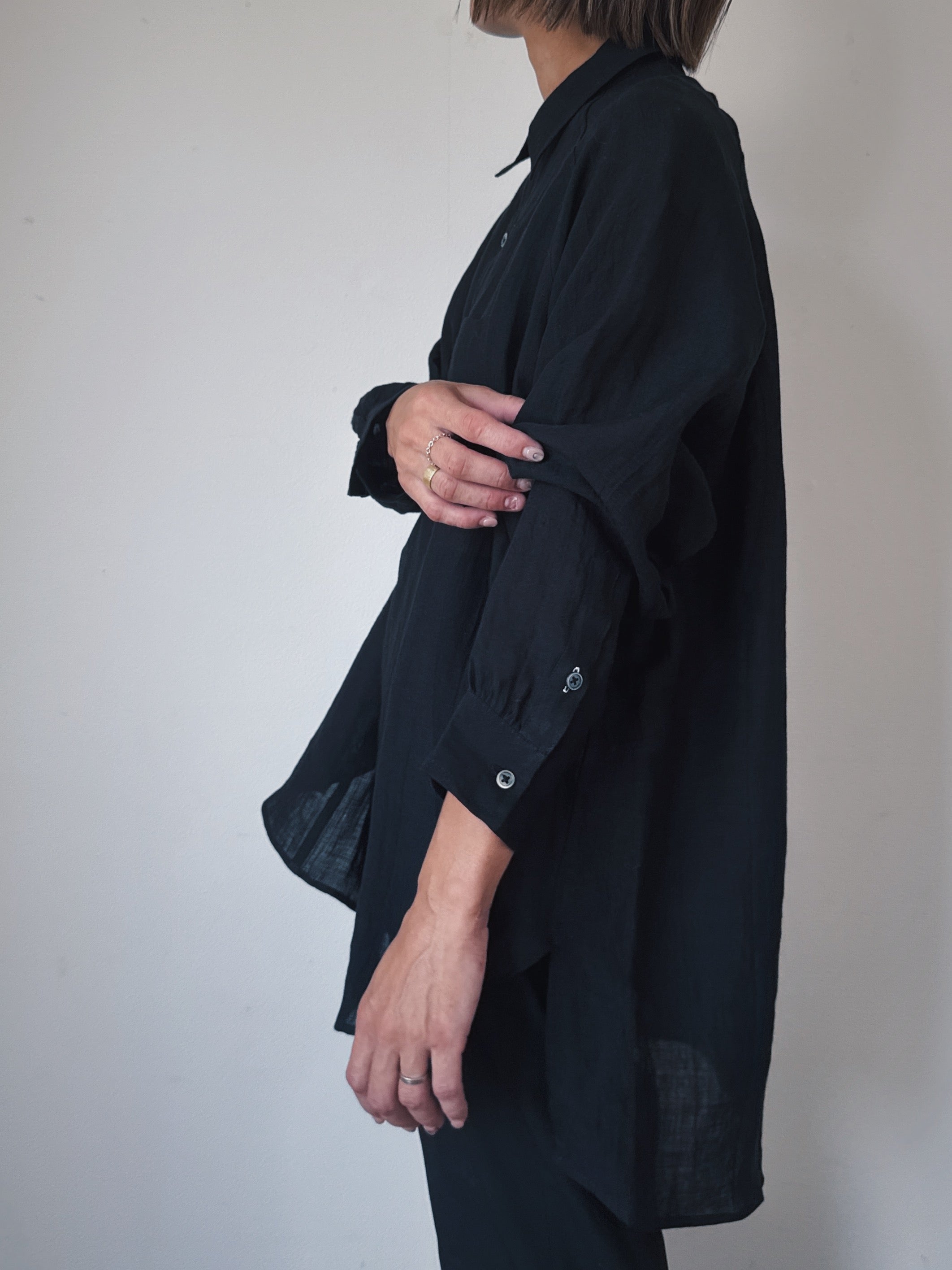 Linen shirts / BLACK