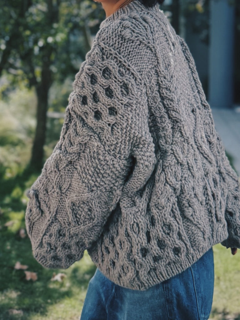 Hand made pull-over / NATURAL-GRAY