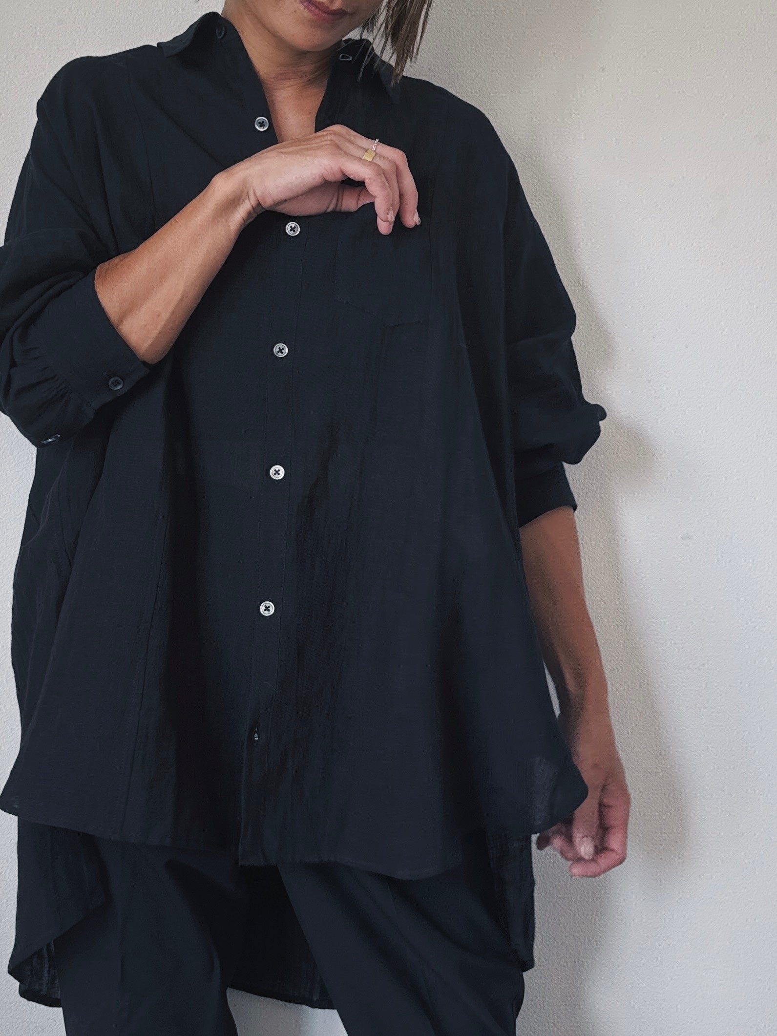 Linen shirts / BLACK