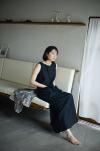 Heavy linen one-piece / BLACK