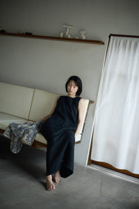 Heavy linen one-piece / BLACK