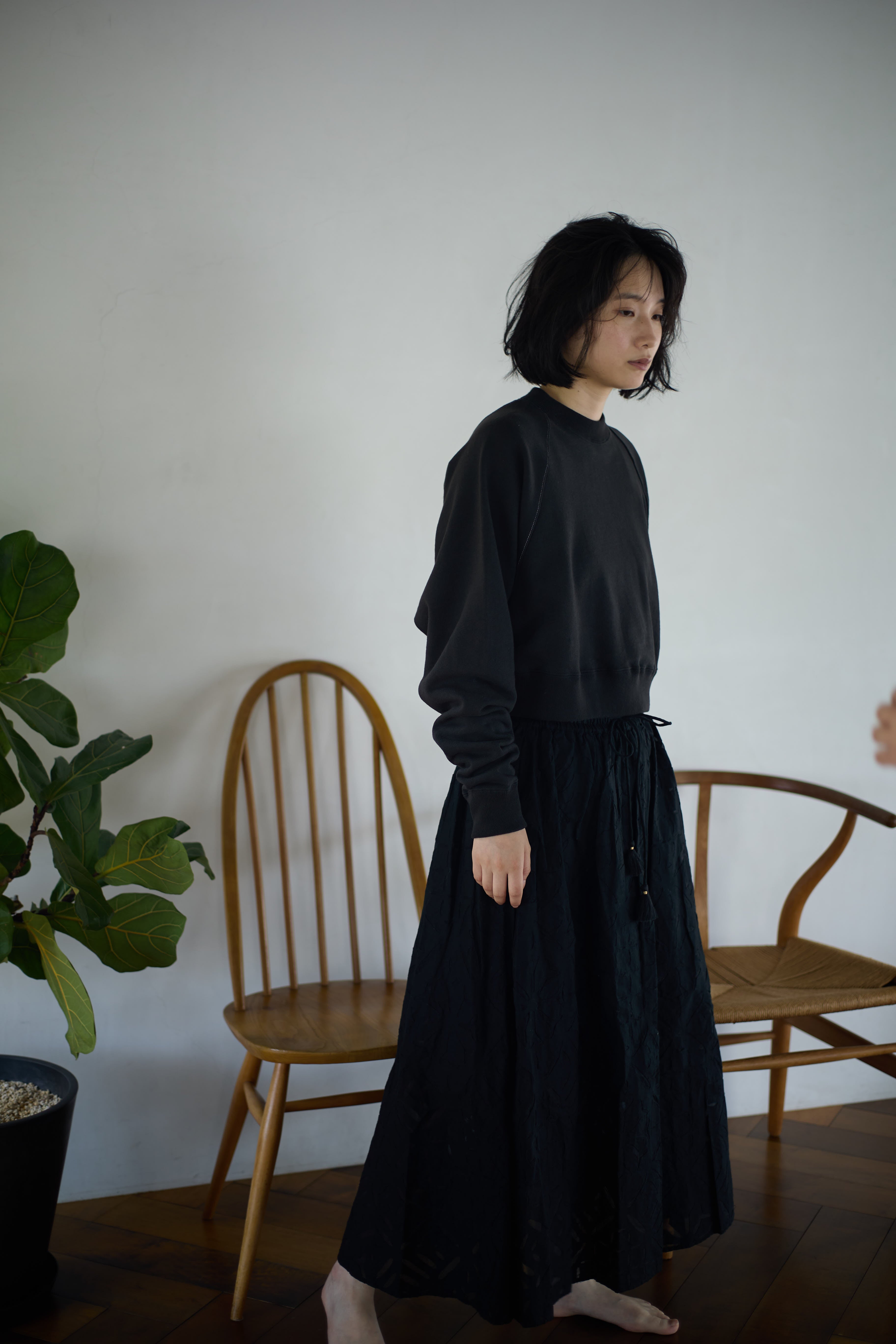 Reverse applique long skirt / BLACK