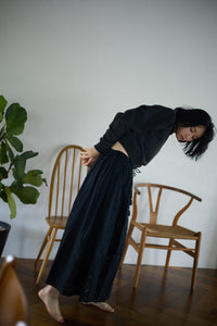 Reverse applique long skirt / BLACK