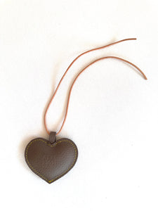 Leather heart charm / MOCHA